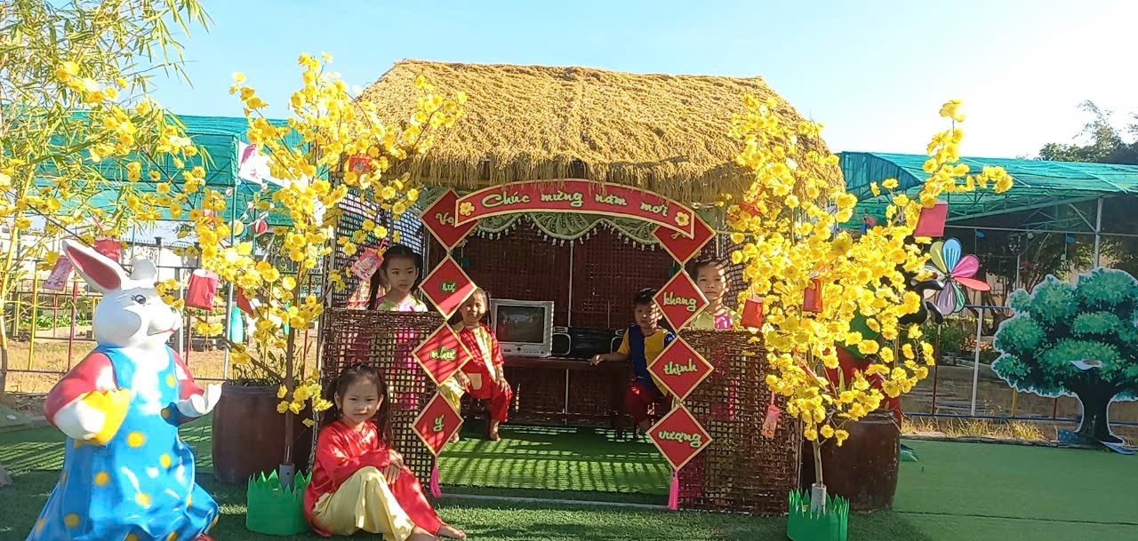 Cùng con đón tết an lành