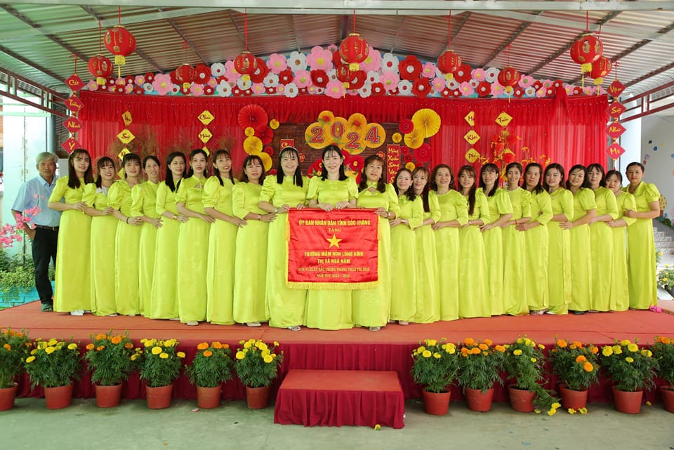 TẬP THỂ TRƯỜNG MẦM NON LONG BÌNH